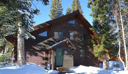 Three-Bedroom Holiday Home 