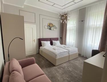 Deluxe Double Room (2 Adults + 1 Child)