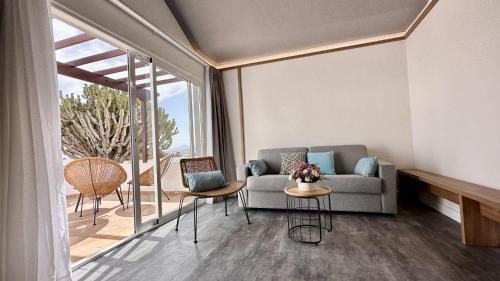 One-Bedroom Bungalow with Sea View