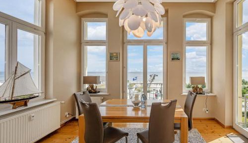 Apartment with Lake View