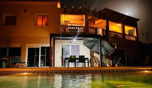 One-Bedroom Apartment with Pool View