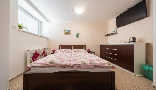 Deluxe Double Room (2 Adults + 1 Child)