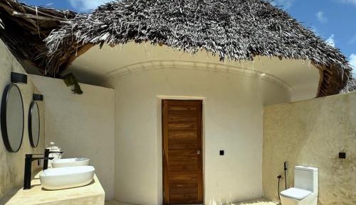 Deluxe Double Room (2 Adults + 1 Child)