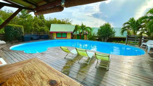 Bungalow with Garden View