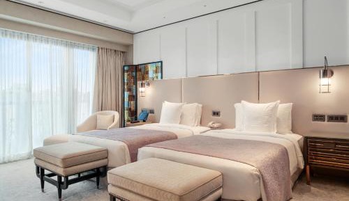 Executive Club Twin Room with City View
