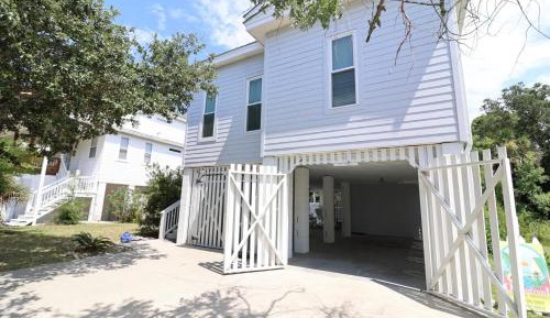 Three-Bedroom Holiday Home 