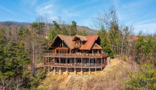 Seven-Bedroom Holiday Home