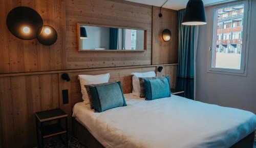 Comfort Room with two single beds