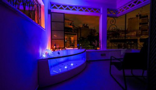 Suite with Hot Tub