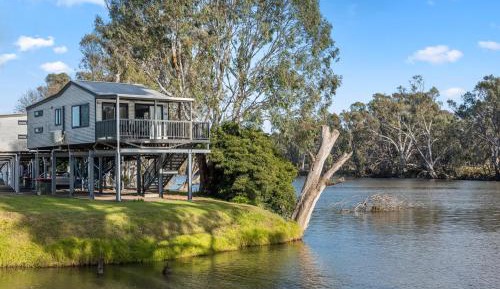 Superior Riverside 2 Bedroom Cabin – Sleeps 5