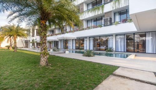 Deluxe with Pool and Garden Access