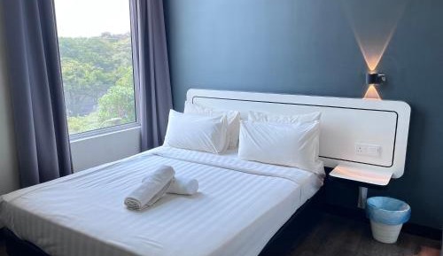 Deluxe Queen Room