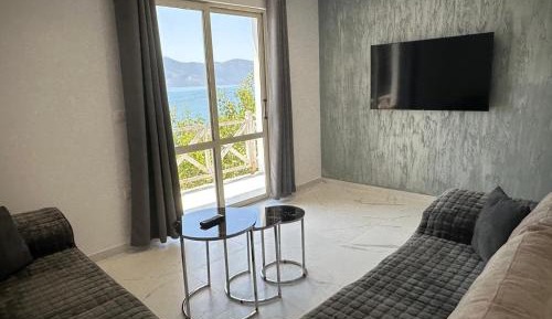 One-Bedroom Apartment with Sea View