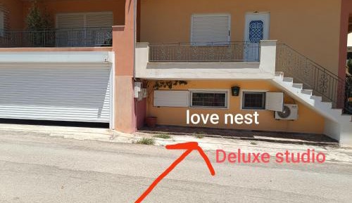 Deluxe Studio
