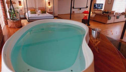 King Room with Spa Bath