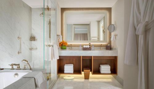 Lyon Suite with King Bed