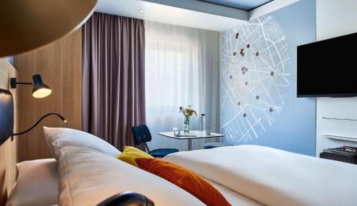 Superior Room with Queen Bed