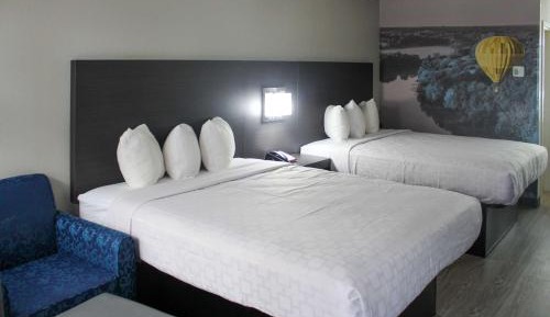 Queen Room with Two Queen Beds - Non Smoking