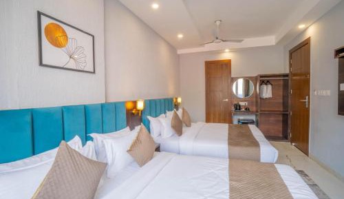 Suite with Mountain View