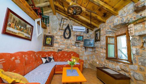 One-Bedroom Holiday Home