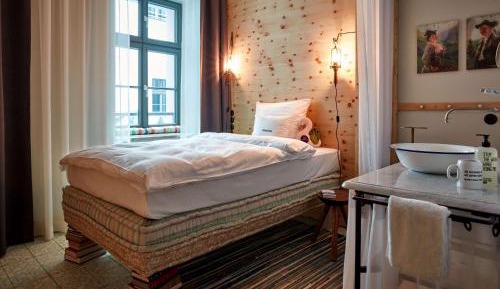 Medium Room