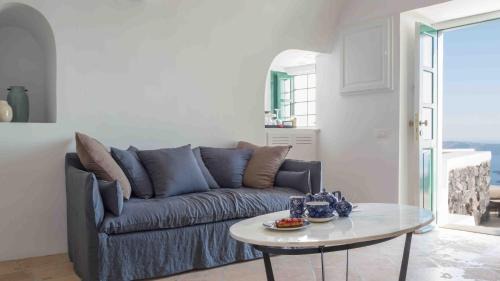 Vasilicos Suite with Plunge Pool and Caldera View