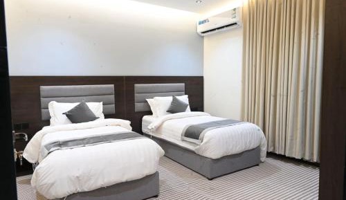 Twin Room with Shared Toilet