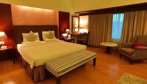 Deluxe Queen Room