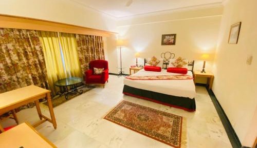 Deluxe Suite