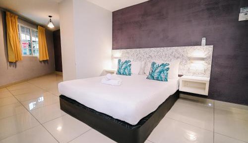 Deluxe Queen Room