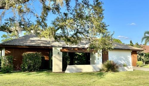 Three-Bedroom Holiday Home 