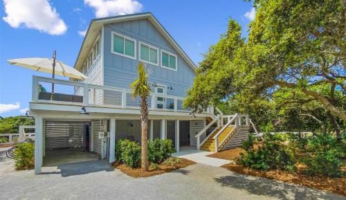 Four-Bedroom Holiday Home