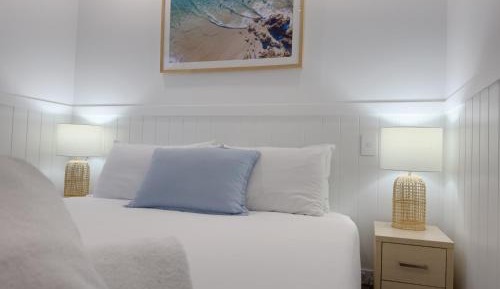 Deluxe Poolside Villa (2BR)