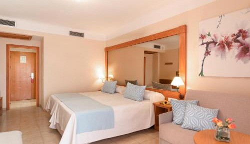 Family Room (2 Adults + 2 Children)