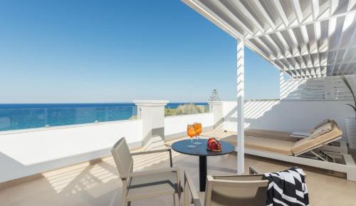 Deluxe Suite with Sea View