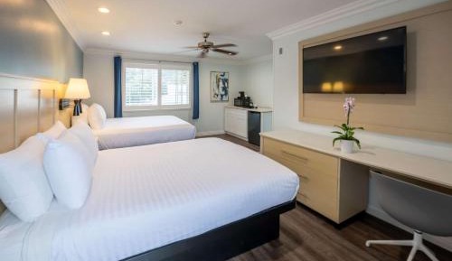 Queen Room with Two Queen Beds - Non-Smoking