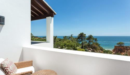 Grand Deluxe Twin Room with Balcony and Ocean View