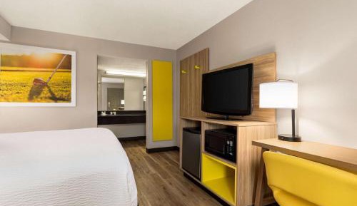 King Room - 2nd Floor - Smoking