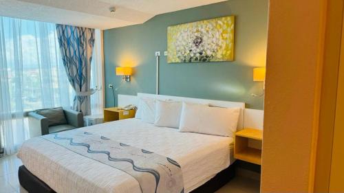Deluxe Queen Room