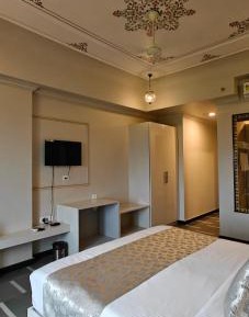 Deluxe Double Room with Extra Bed