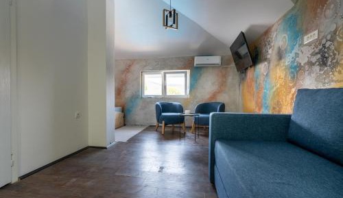 King Studio with Sofa Bed