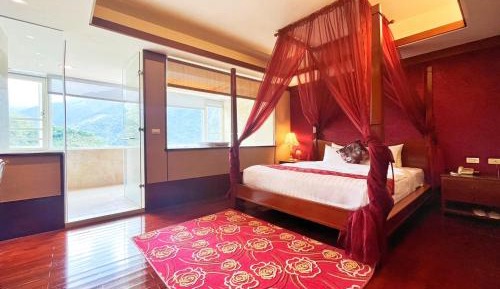 Deluxe Double or Twin Room with Mountain View