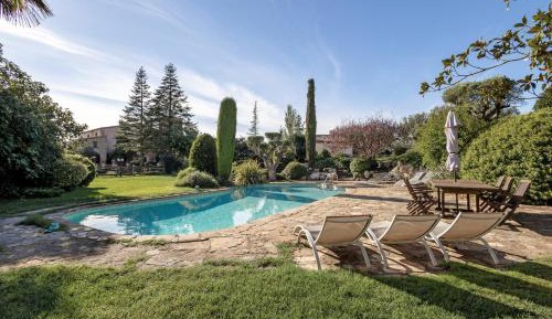 Villa with Garden View