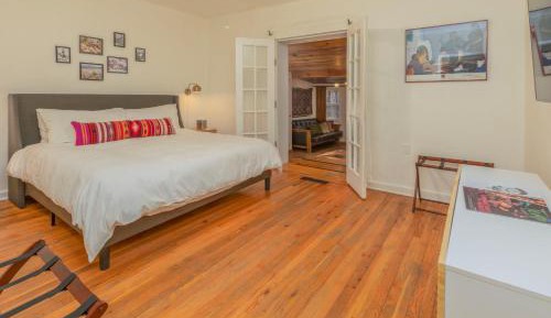 Deluxe King Suite