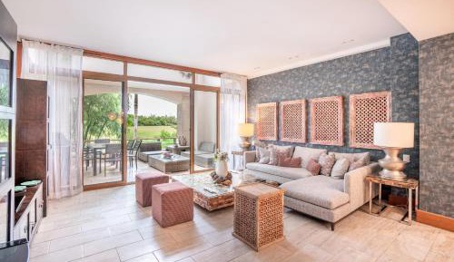 Four-Bedroom Apartment with Balcony 