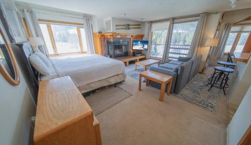 Studio Apartment with Balcony