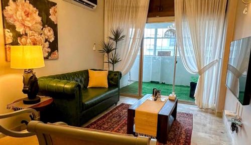 Three-Bedroom Deluxe Apartment