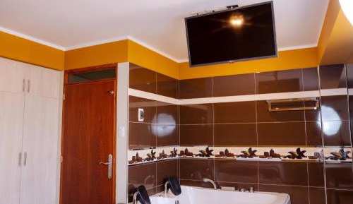 Suite with Hot Tub