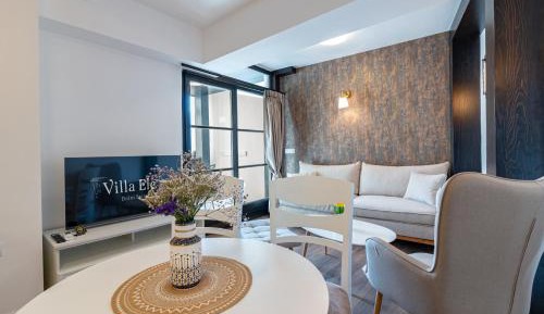 Apartment with Lake View