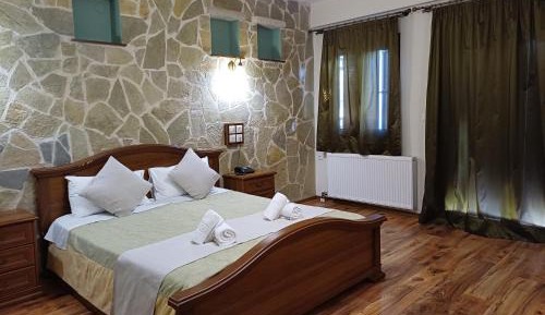 Superior Double Room with Balcony and Lake View